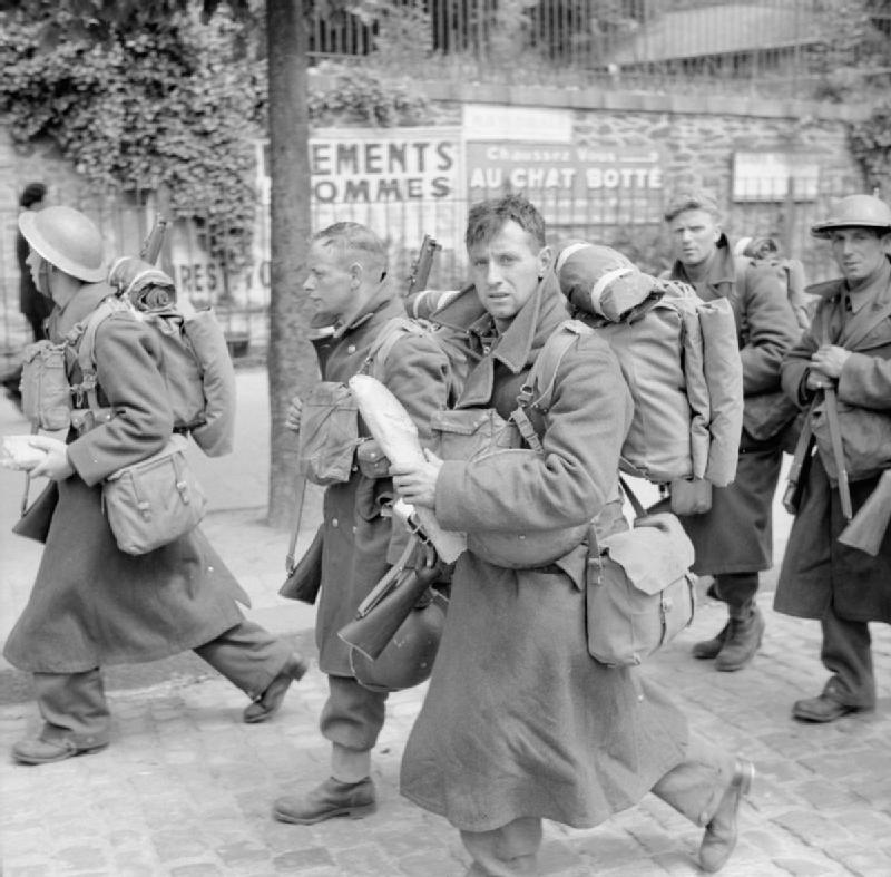 Troops on their way to the port at Brest during the evacuation from France, June 1940.